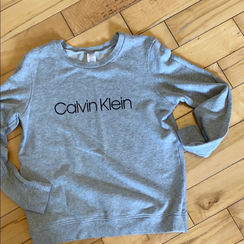 Thin Calvin Klein crewneck sweatshirt